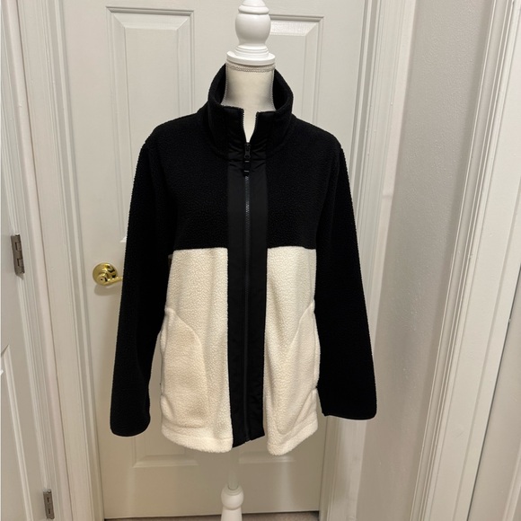 Talbots Women's Black and Cream Fleece Jacket - Picture 3 of 7